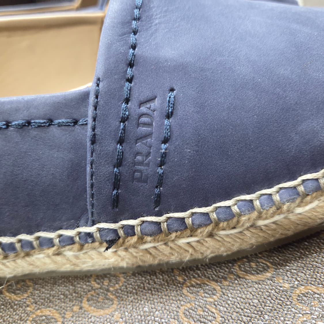 프라다 스웨이드 슬립온 상품이미지3