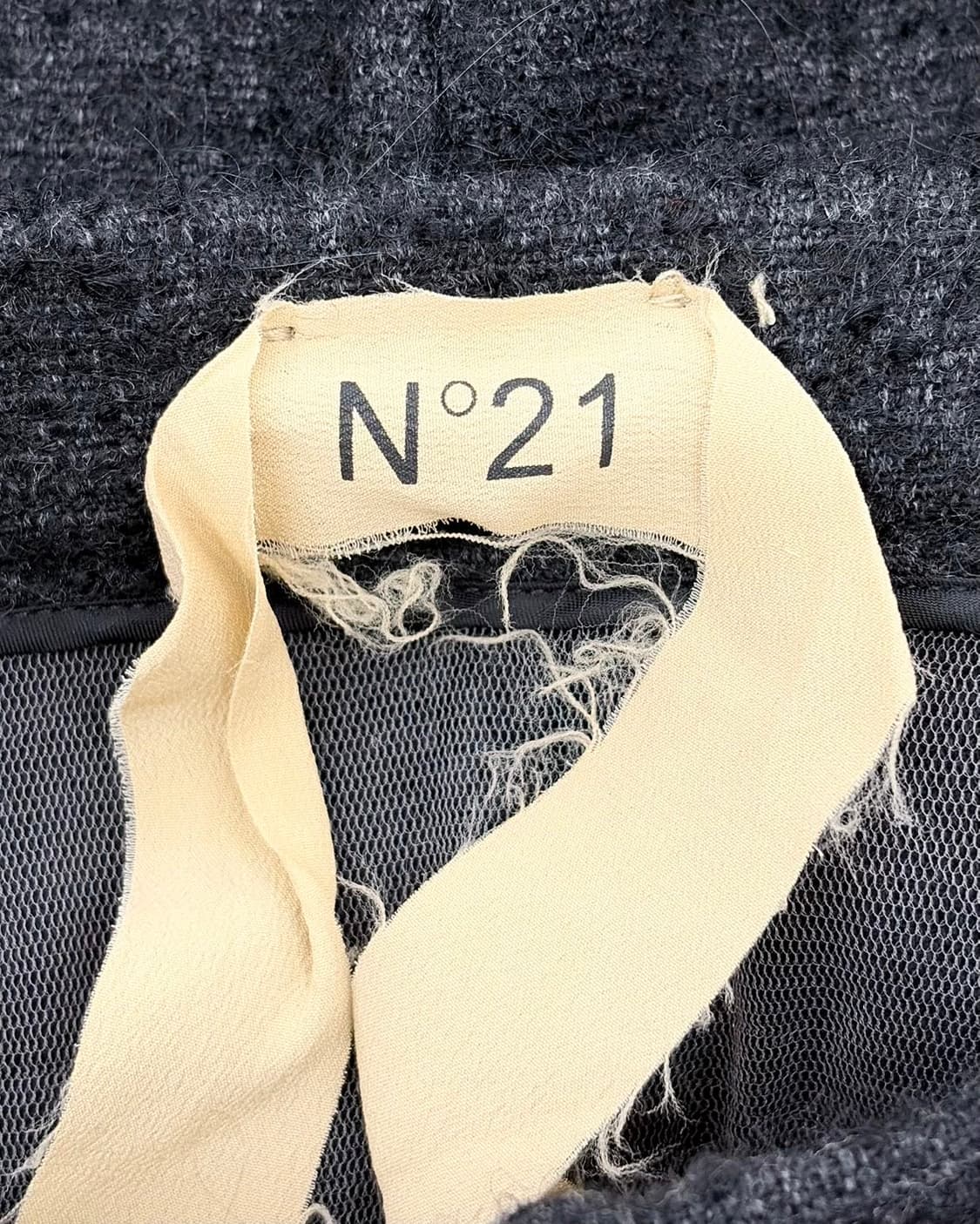  n21 블랙 트위드 팬슬 미디 스커트  상품이미지7