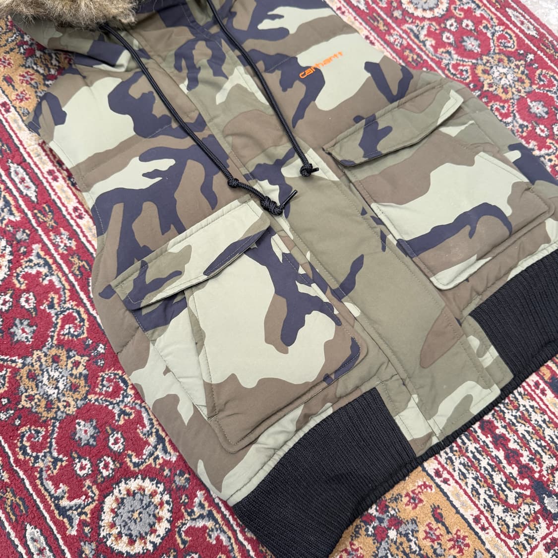 칼하트 카모 덕다운 후드 베스트 [ 44 ] 상품이미지4