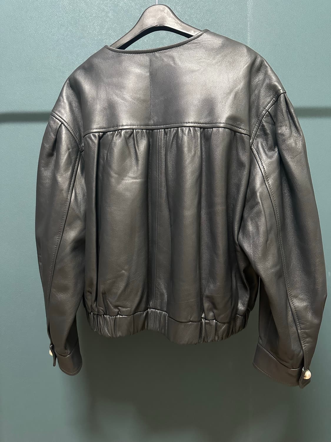 짙은 차콜 양가죽 진주단추 라운드넥 자켓 상품이미지4