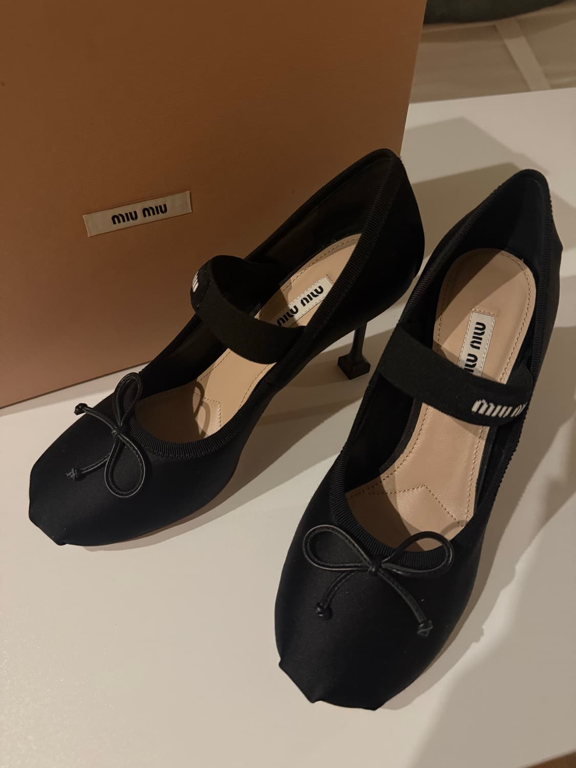 미우미우 새틴 발레리나 힐 37.5 상품이미지1