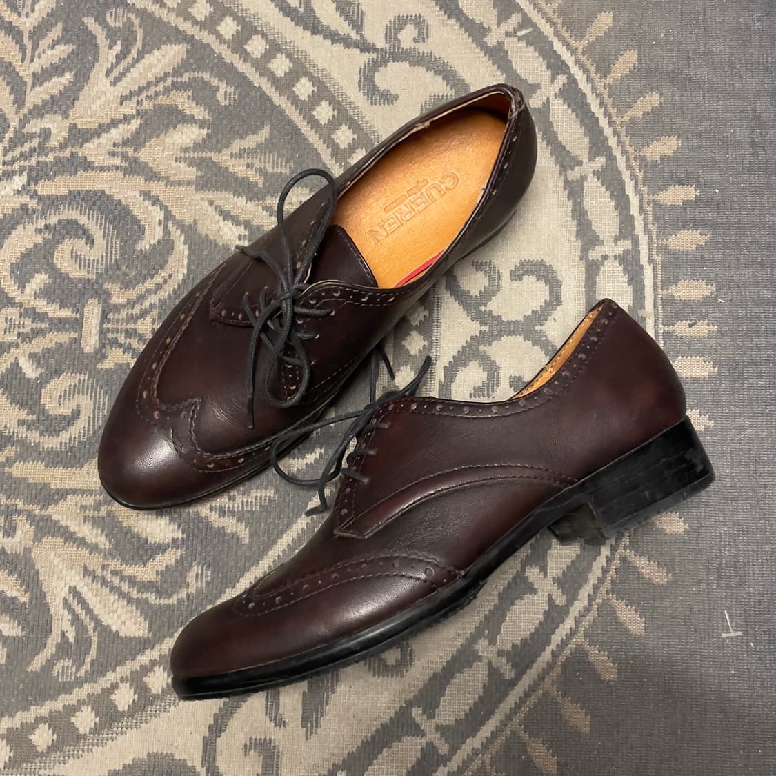 쿠에른 (우먼) 레이스 윙팁 구두   상품이미지1