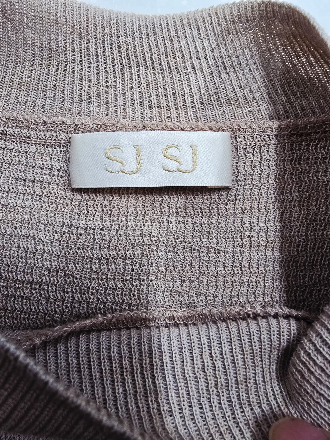 SJSJ 베이지색 모크넥 니트 스웨터 상품이미지8