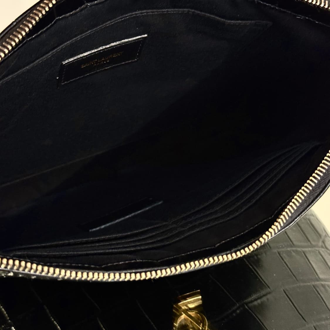 입생로랑 크로커다일 블랙 골드 클러치백  상품이미지10