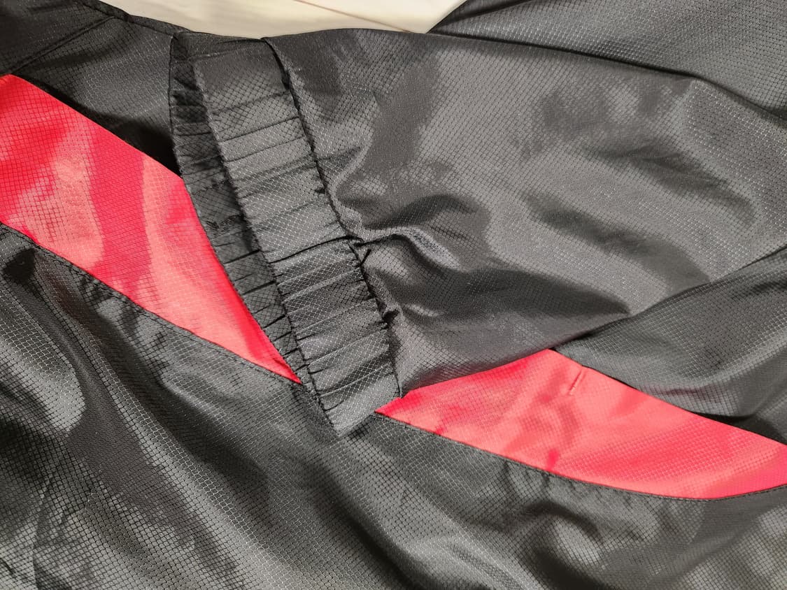 험멜 우븐집업 바람막이 사이즈m

오염없이 깨끗한데 소매 늘어남있어서 싸 상품이미지5