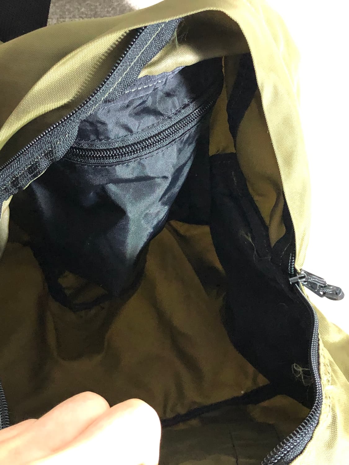 노스페이스 카키 올리브그린 컬러 러닝백 숄더백 헬스백 상품이미지3