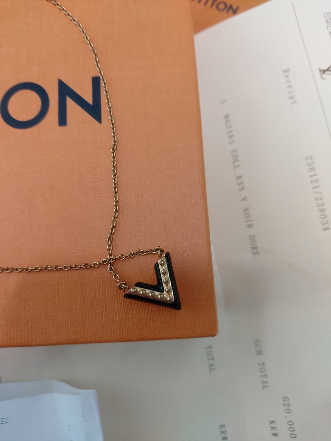 루이비통 에센셜 V 목걸이 상품이미지3