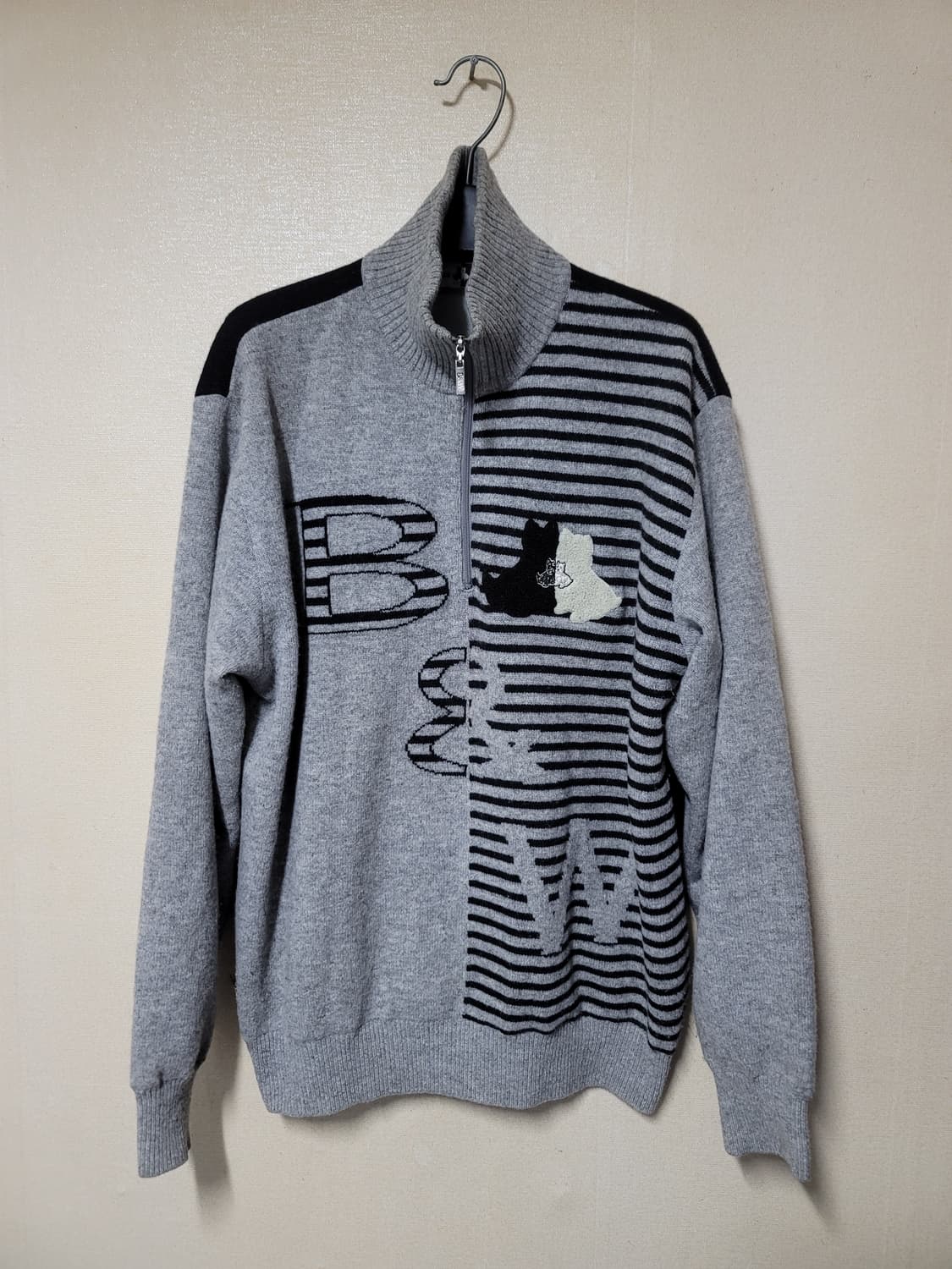 블랙앤화이트 방풍 반집업니트 상품이미지1