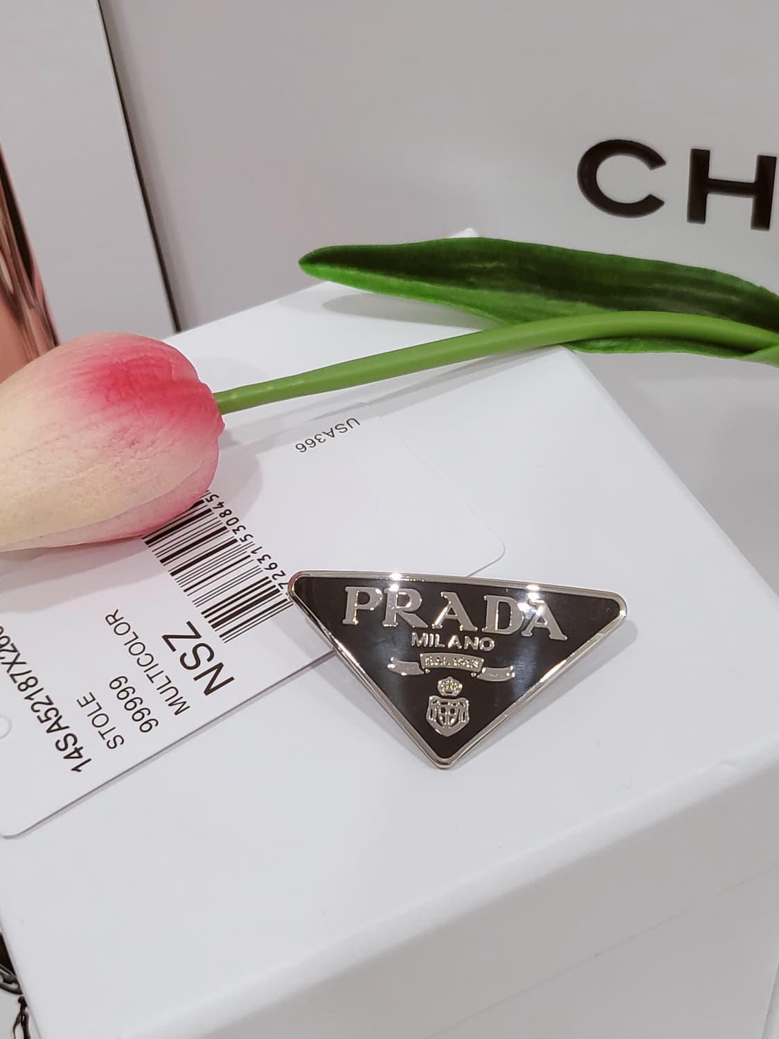 프라다 미니 블랙 헤어핀 업사이클링 상품이미지1