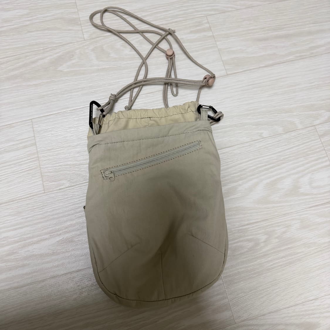 산산기어 베리드 크로스백 베이지 상품이미지3