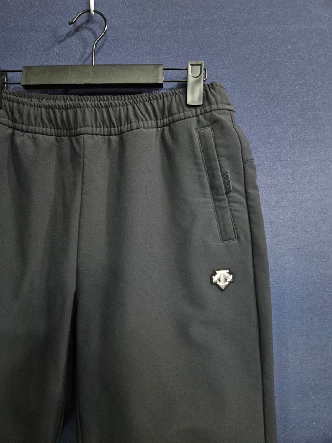 데상트 차콜컬러 남성 허리 30~32 기모 밴드팬츠  상품이미지4