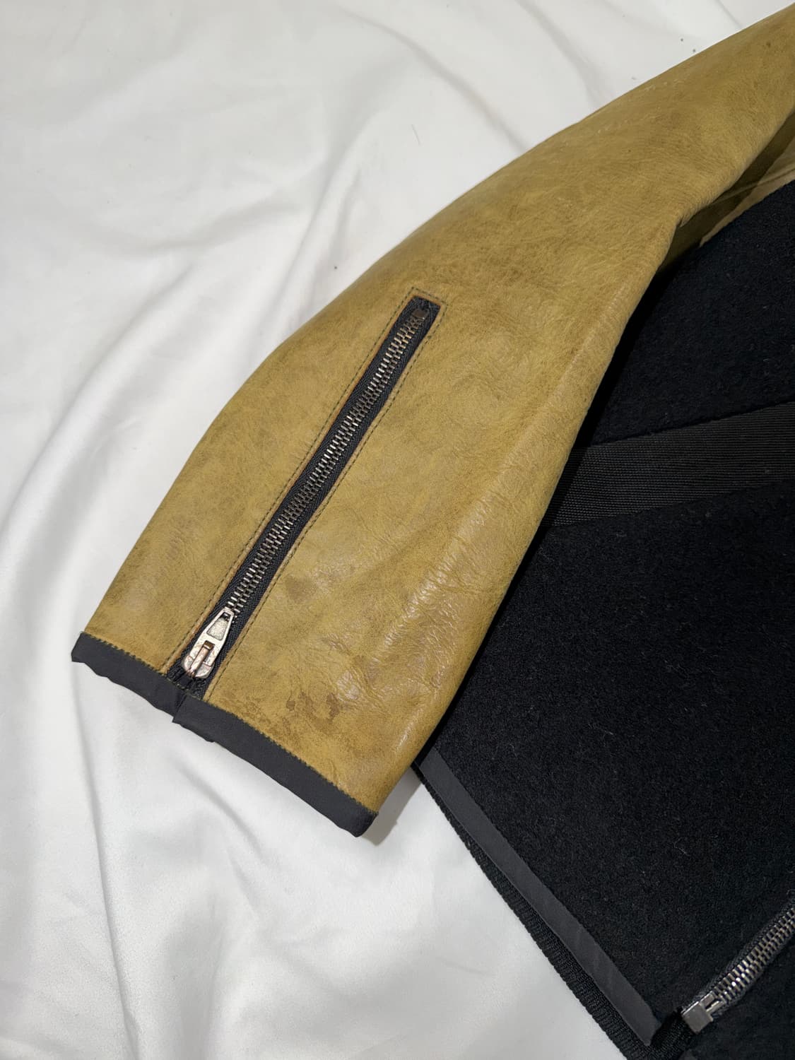 알렉산더왕 레더 슬리브 바시티 자켓 상품이미지5