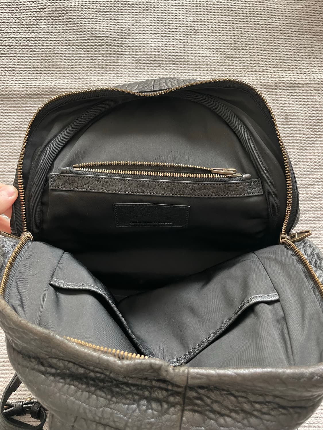 알렉산더왕 스터드 레더 백팩 상품이미지3