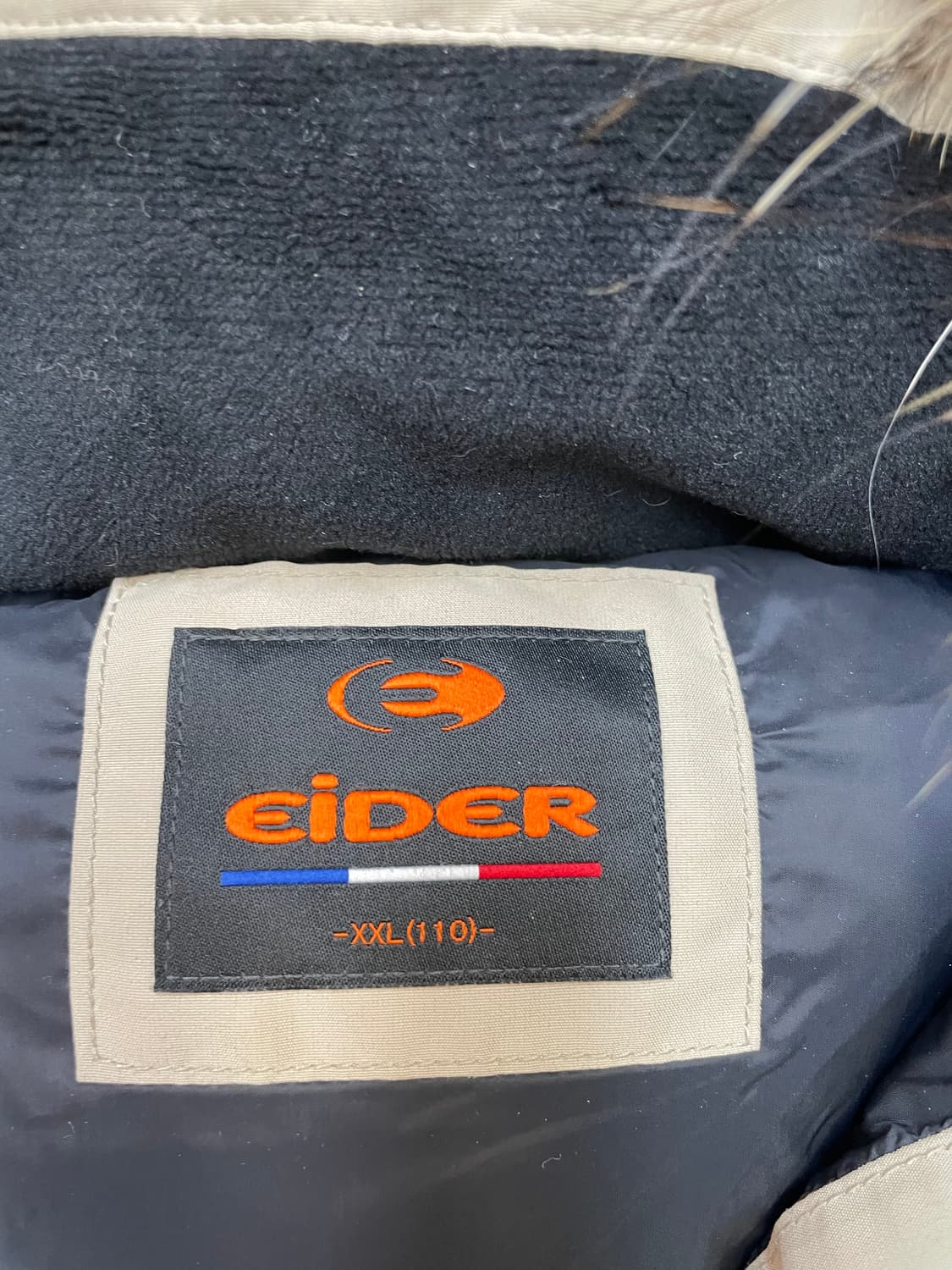 아이더 남성 패딩 베이지 색상 판매합니다. XXL(110) 사이즈이고,  상품이미지3