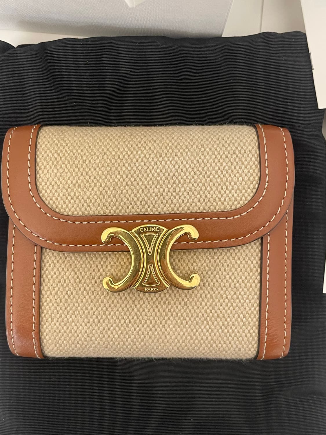 셀린느 트리옹프 3단 반지갑 상품이미지2