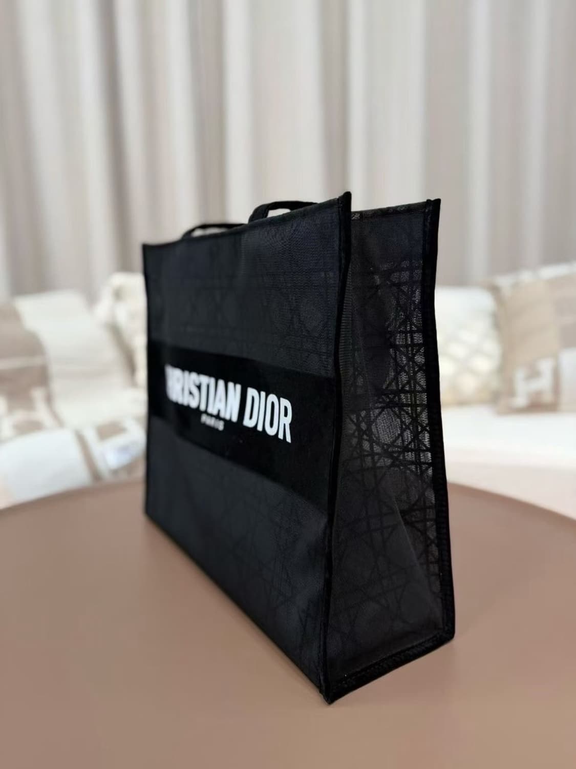 26S/S 디올뷰티 리미티드 메쉬 자수 토드백 상품이미지3