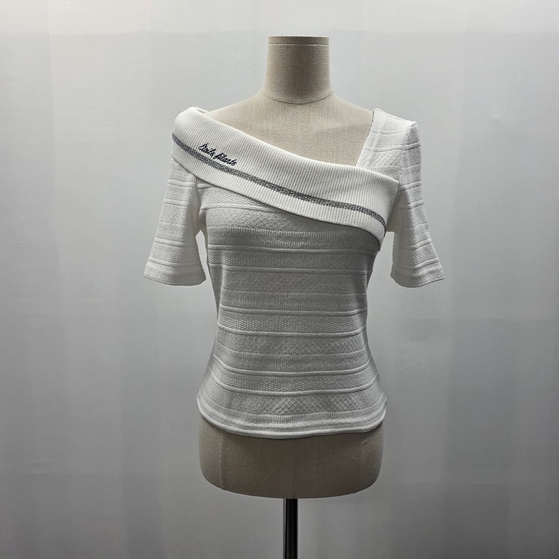 0034 EGOIST 에고이스트 오프화이트 오프숄더 니트 반팔 66 슬림 상품이미지1