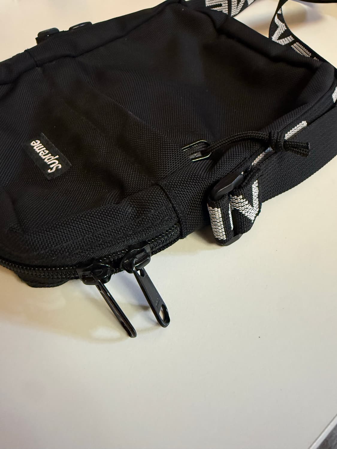 18ss 슈프림 숄더백 블랙 상품이미지3