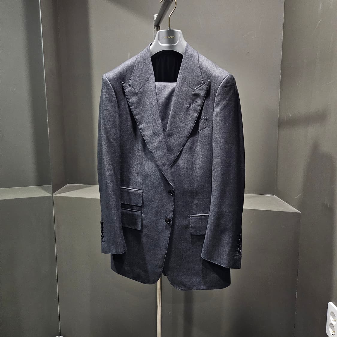 톰포드 피크 라펠 그레이 쉘튼 수트셋업 상품이미지1