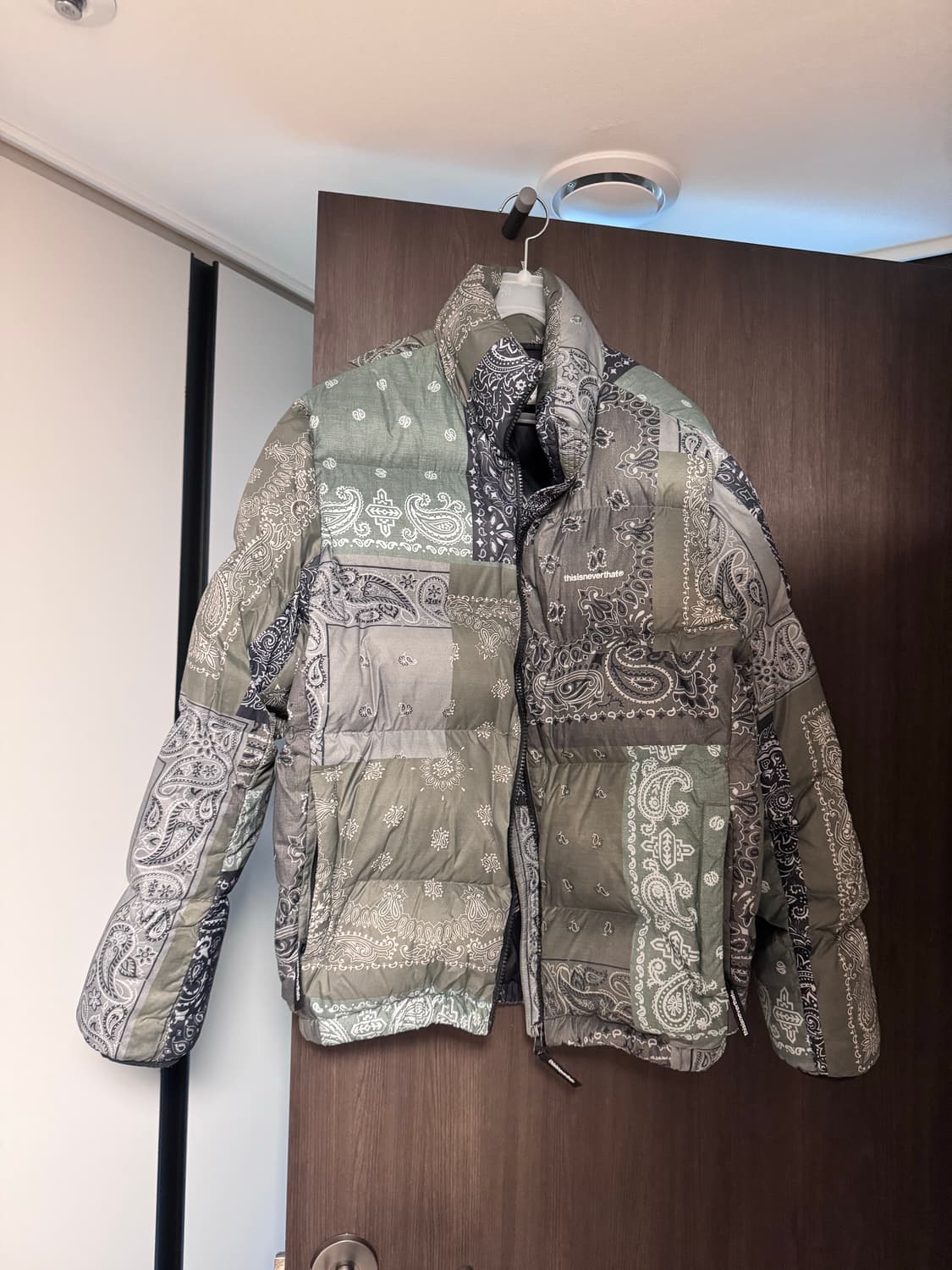 디스이즈네버댓 페이즐리 패딩 xs 상품이미지1
