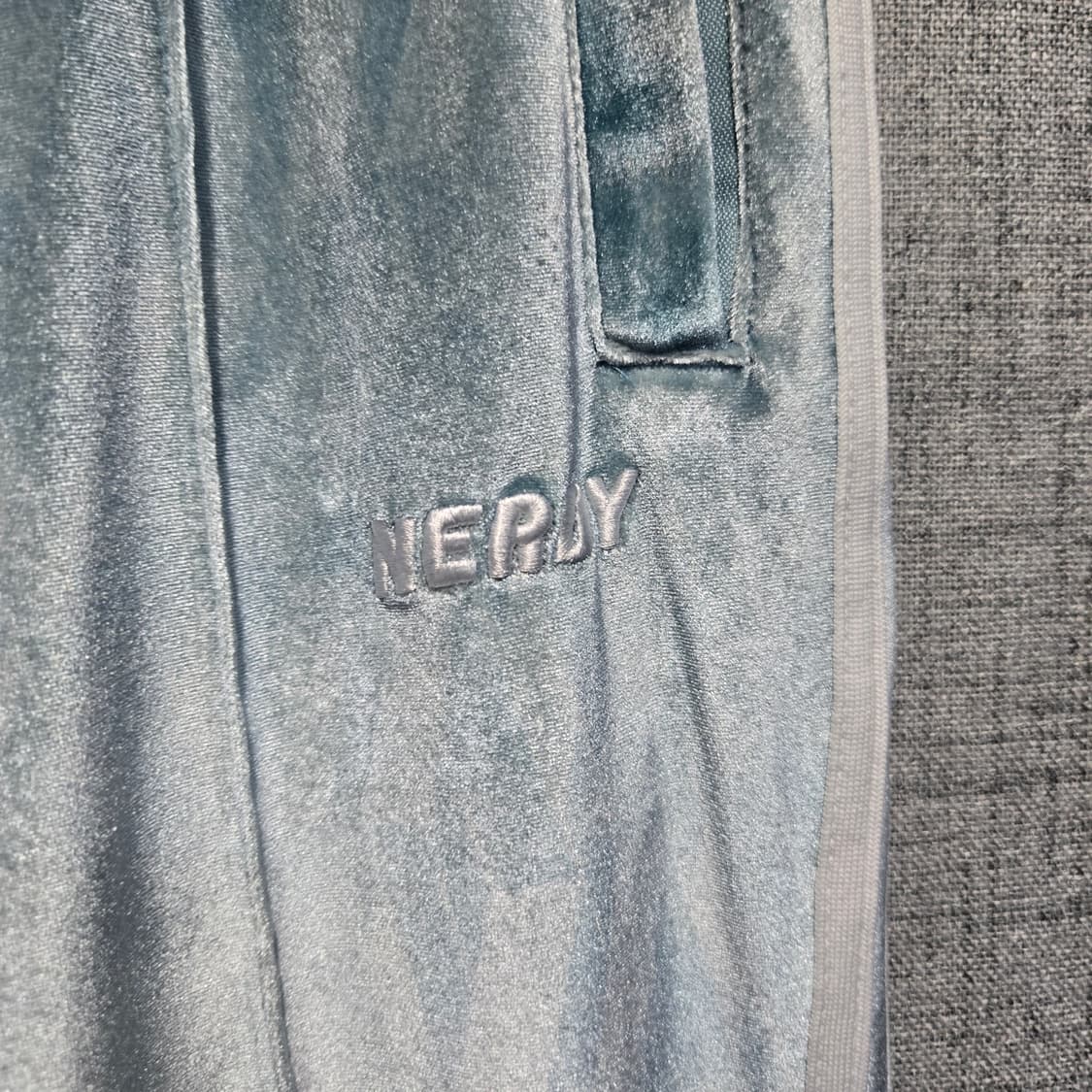 널디 아트모스 벨벳 트랙 팬츠  상품이미지4