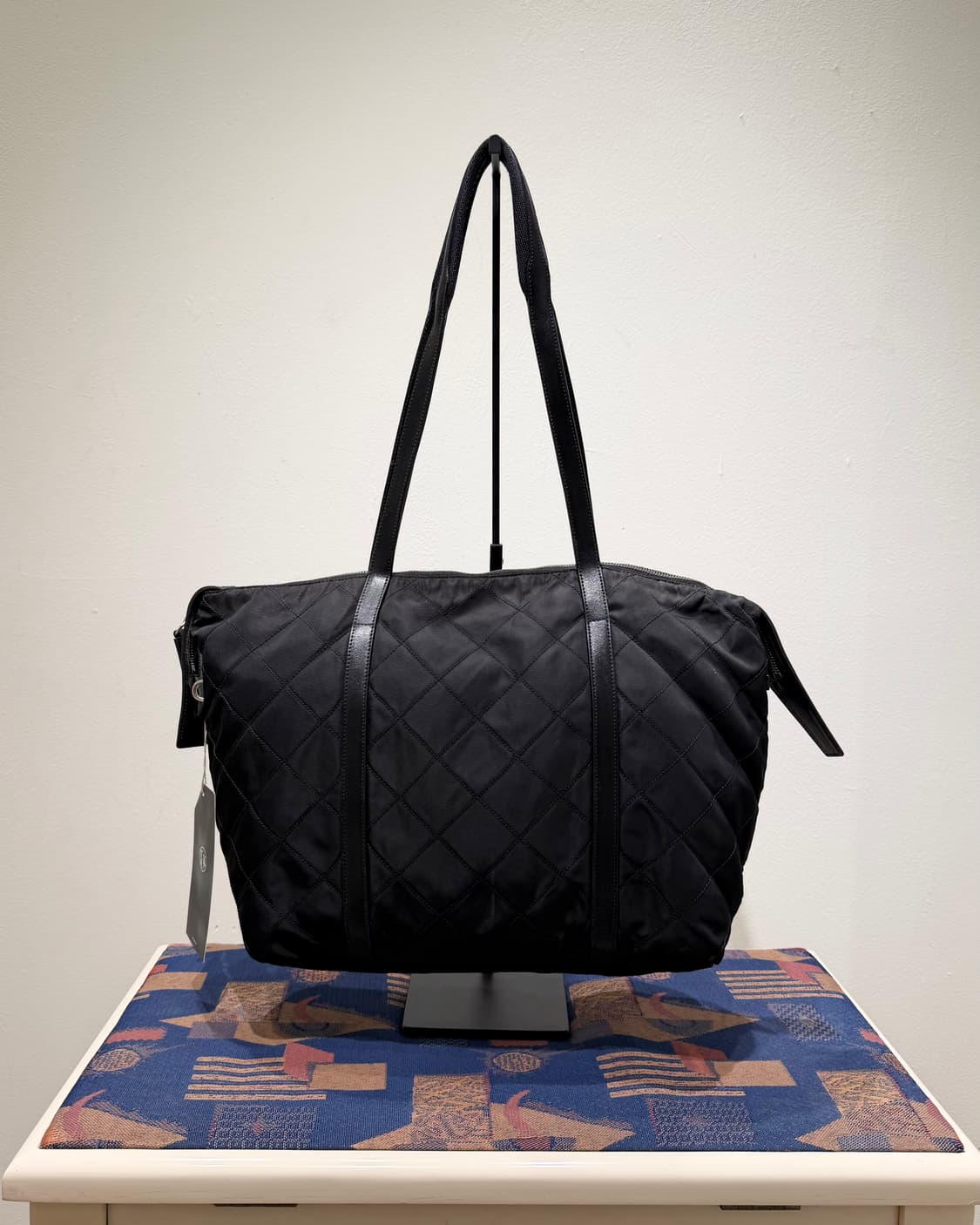 프라다 블랙 나일론 레더 퀼팅 트라이앵글 로고 토트백 상품이미지4