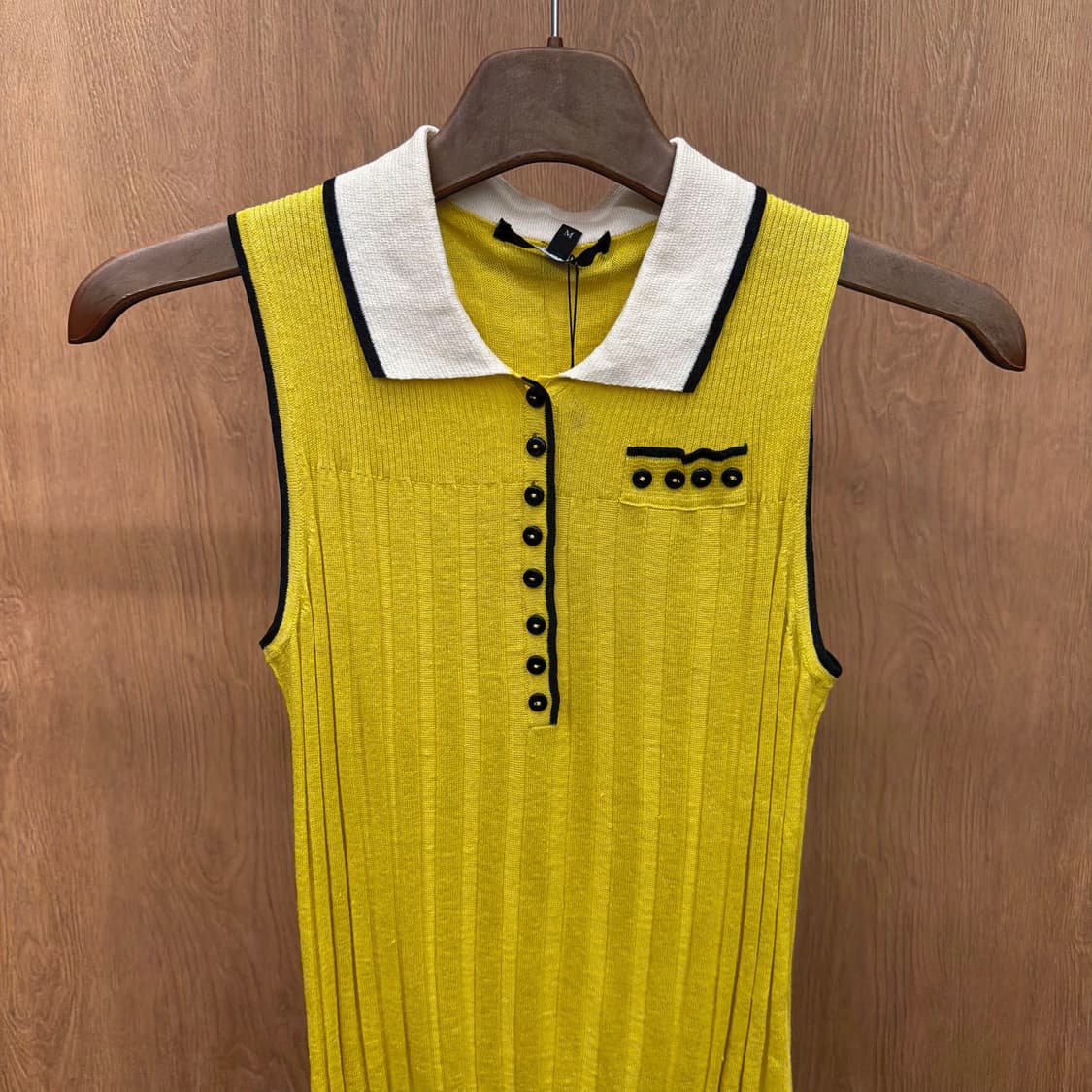 구찌 슬리브리스 골지 니트 카라넥 로고 자수 디테일 슬림핏 옐로우 상품이미지4