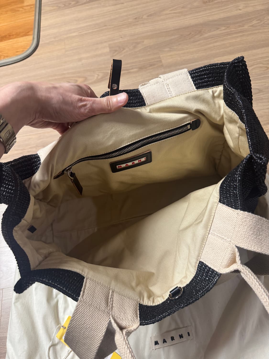 마르니 라피아 토트백 라지 가방 판매합니다 상품이미지2