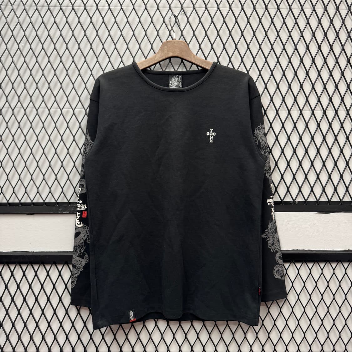 도그 타운 블랙 드래곤 롱 슬리브 흑룡 그래픽 프린팅 디테일 블랙 상품이미지2