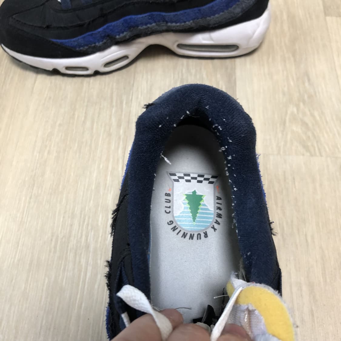 (280) 나이키 NIKE 에어맥스 95 SE 러닝 클럽 블랙 딥 로얄  상품이미지9