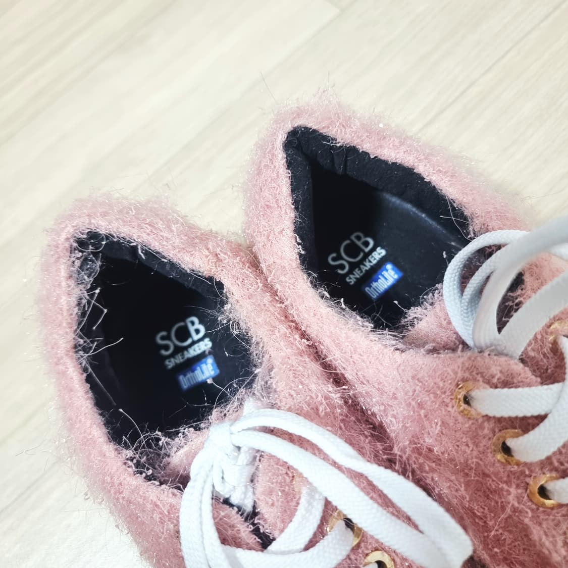 슈콤마보니 글리터링 핑크퍼 스니커즈 운동화 (230/표기360) 상태굿 상품이미지5