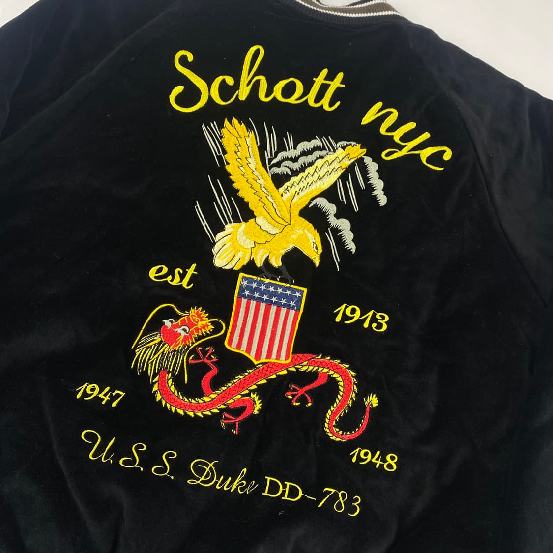 쇼트 자수 벨벳 수베니어 자켓 (100) 상품이미지5