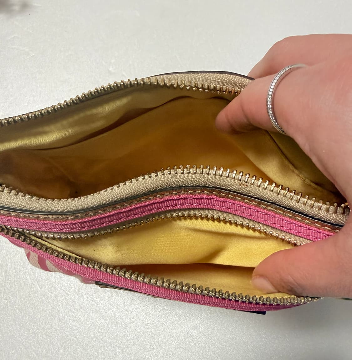 💗코치 COACH 미니 파우치 숄더백 / 시그니처 핑크 / 가벼운 데일 상품이미지6