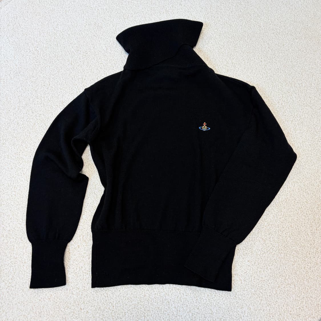 비비안웨스트우드 줄리아 하이넥 니트 상품이미지1