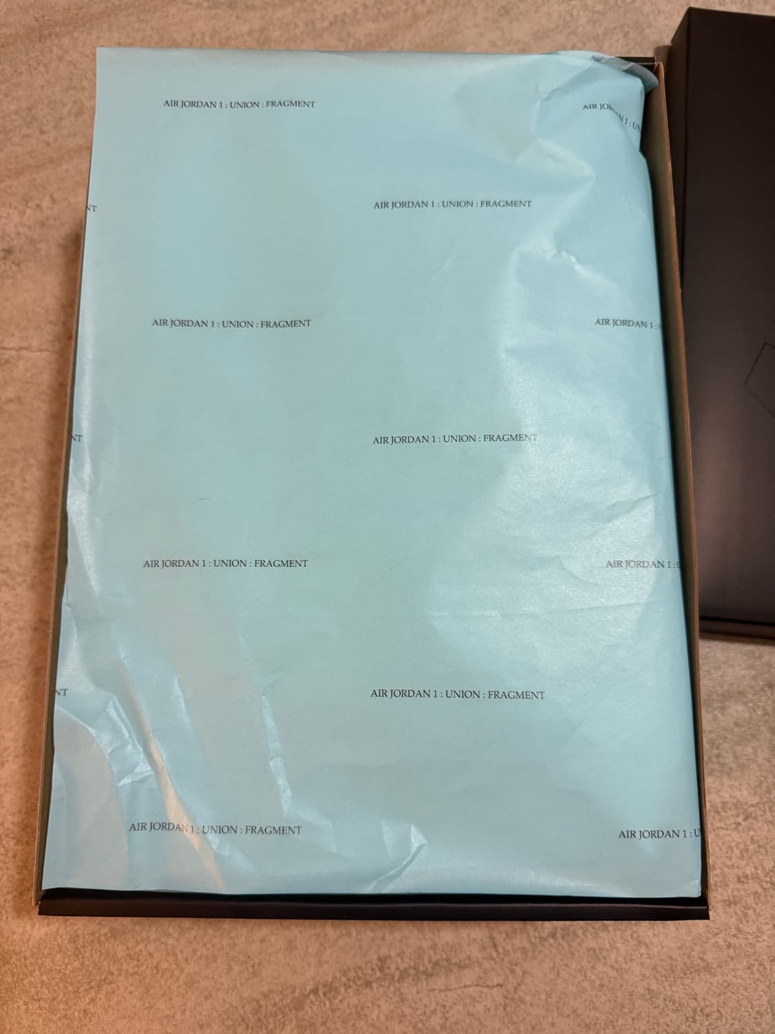 [새상품] 나이키 조던1 프라그먼트 유니온 블랙 앤 바시티 레드 270 상품이미지4