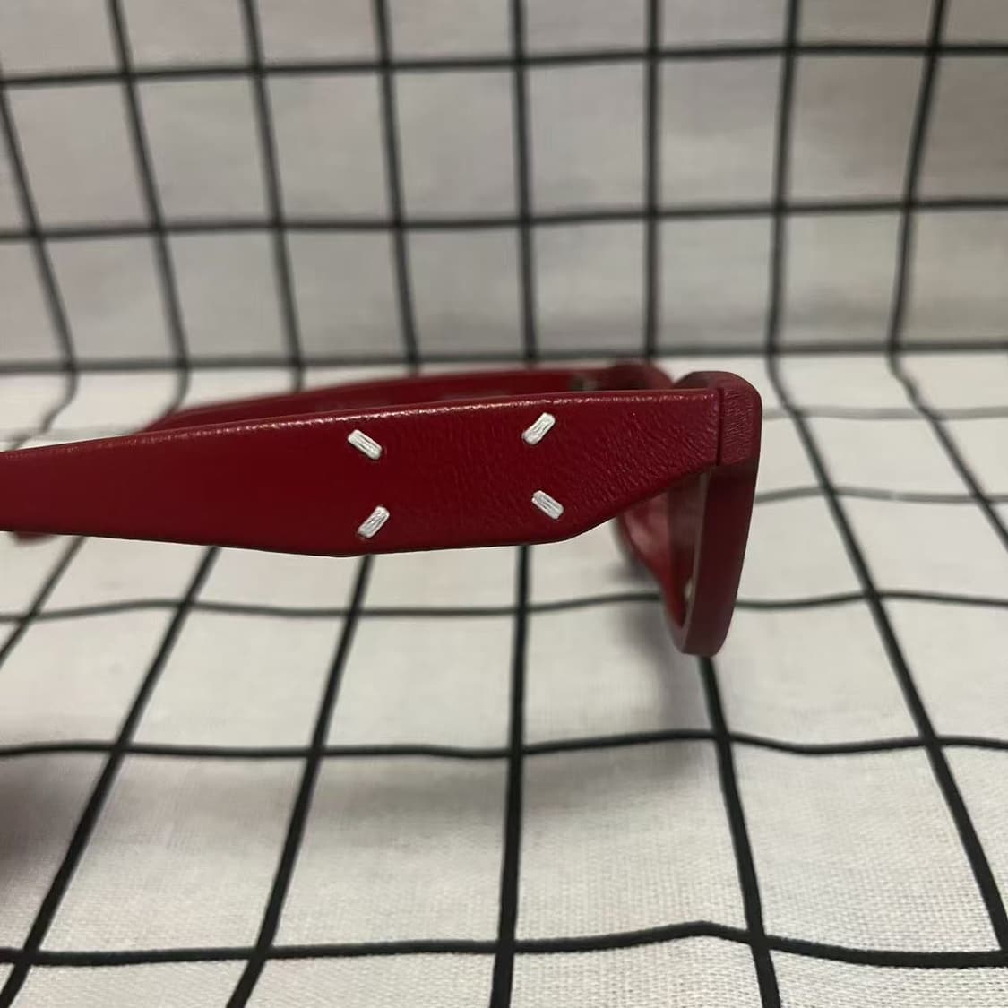 젠틀 몬스터 x 메종 마르지엘라 MM208-LR1 레더 레드 그레이
 상품이미지2