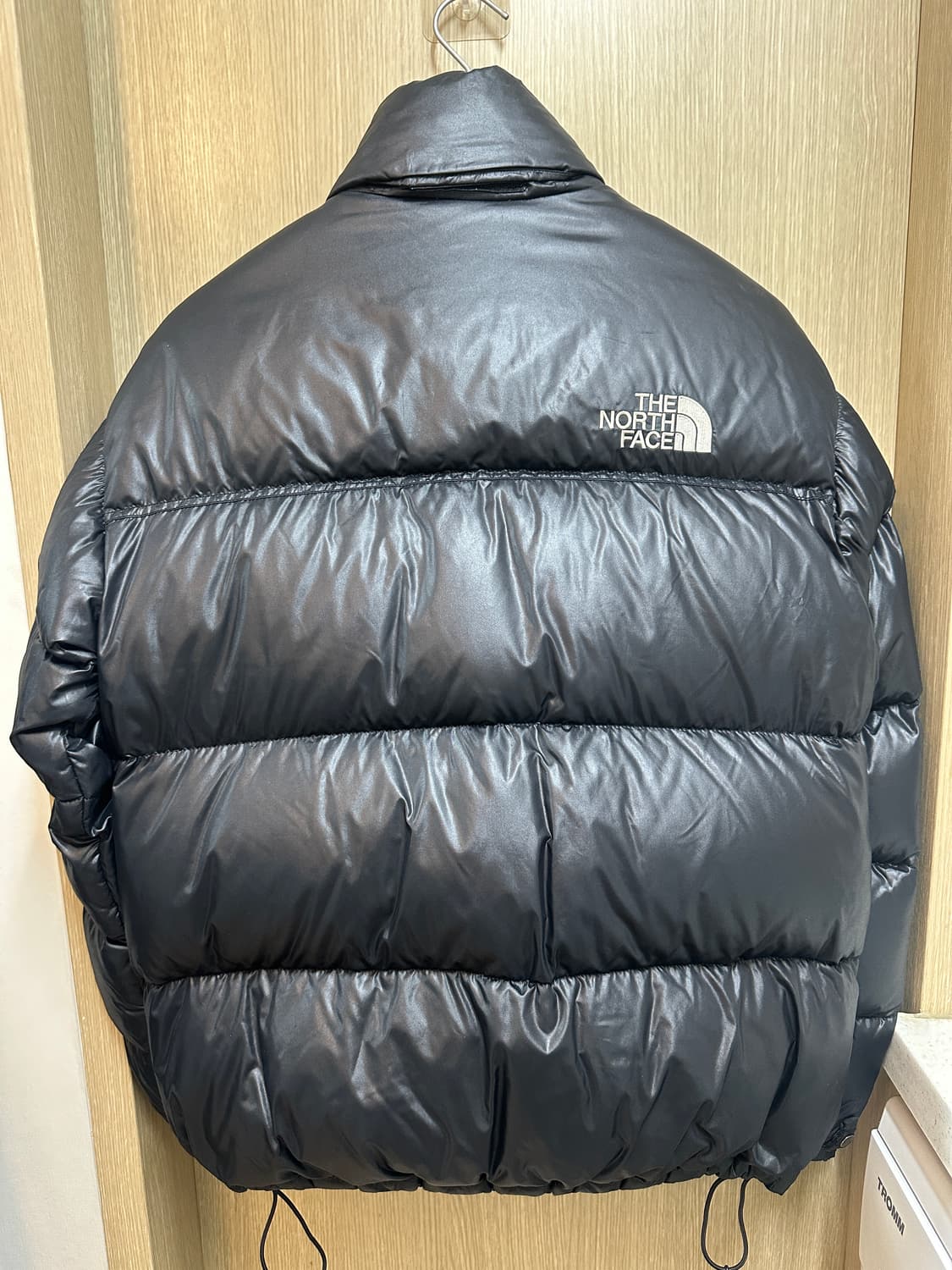 노스페이스 유광 눕시 700다운 패딩 상품이미지2