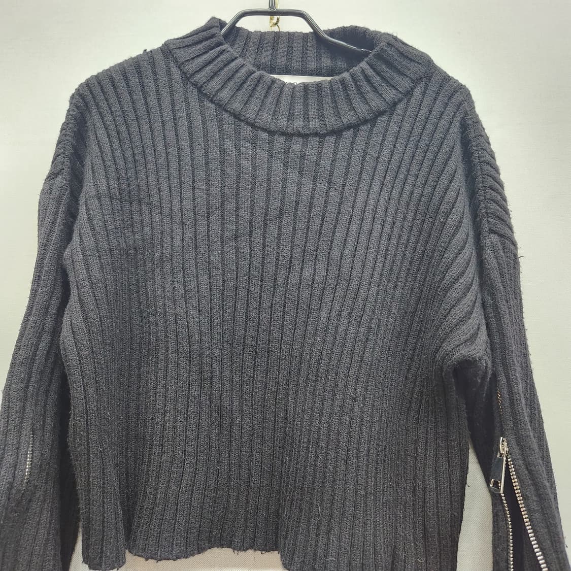 자라 소매지퍼 디테일 크롭 니트 S(M) 상품이미지2