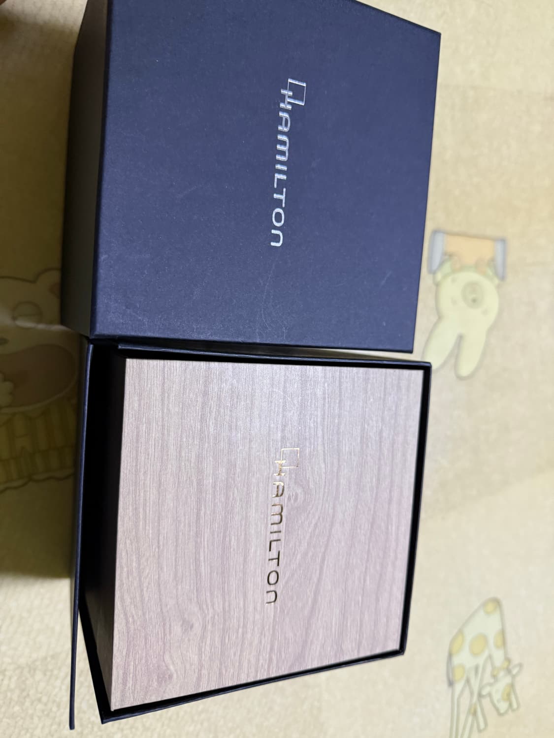 안녕하세요 해밀턴 카키 엑스윈드 GMT 크로노 쿼츠 46mm 블랙 메탈  상품이미지7