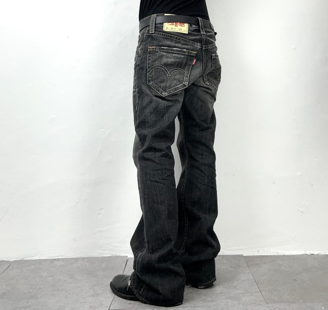 Levi’s 507 Distressed Black Bootcut Jean 상품이미지2