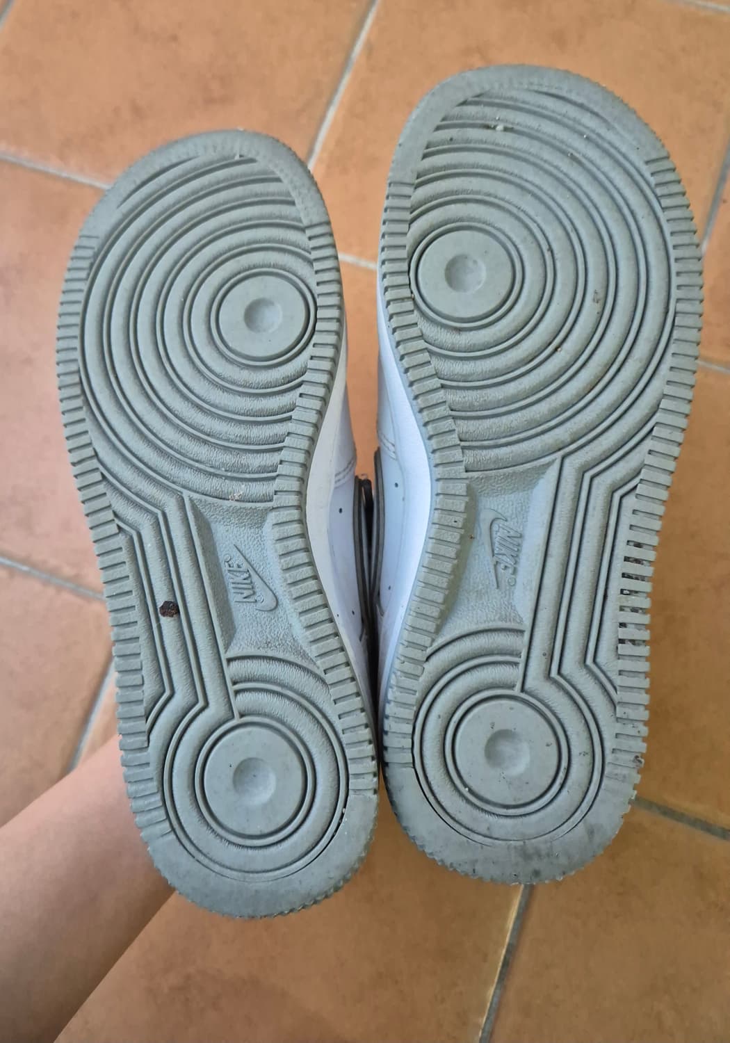 나이키 에어포스원 울프그레이 225 상품이미지9