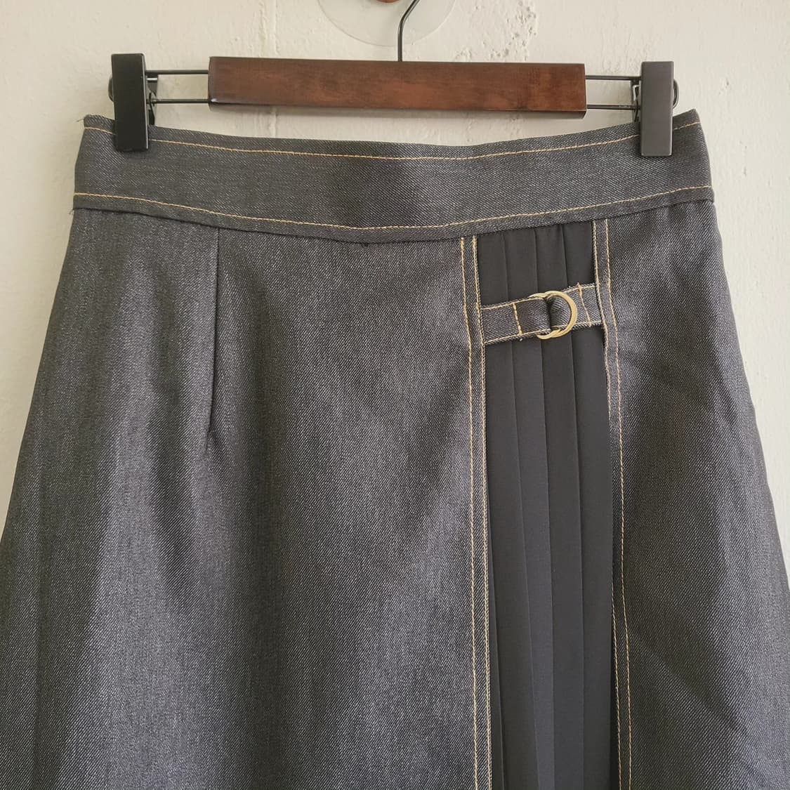 벨티드 흑청 데님 스커트 상품이미지3