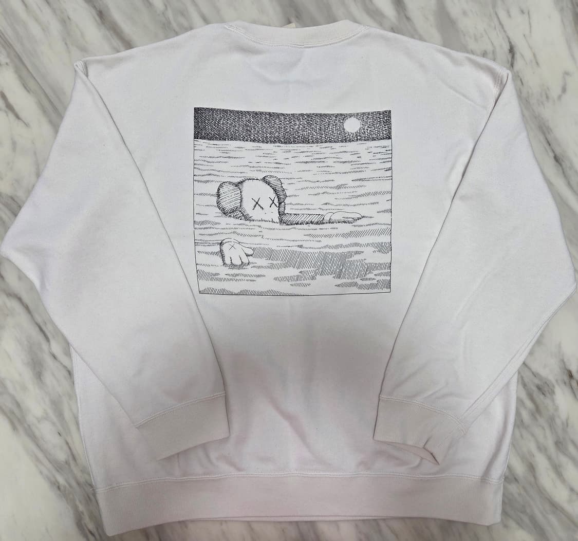 유니클로 X 카우스 크루넥 맨투맨 상품이미지1