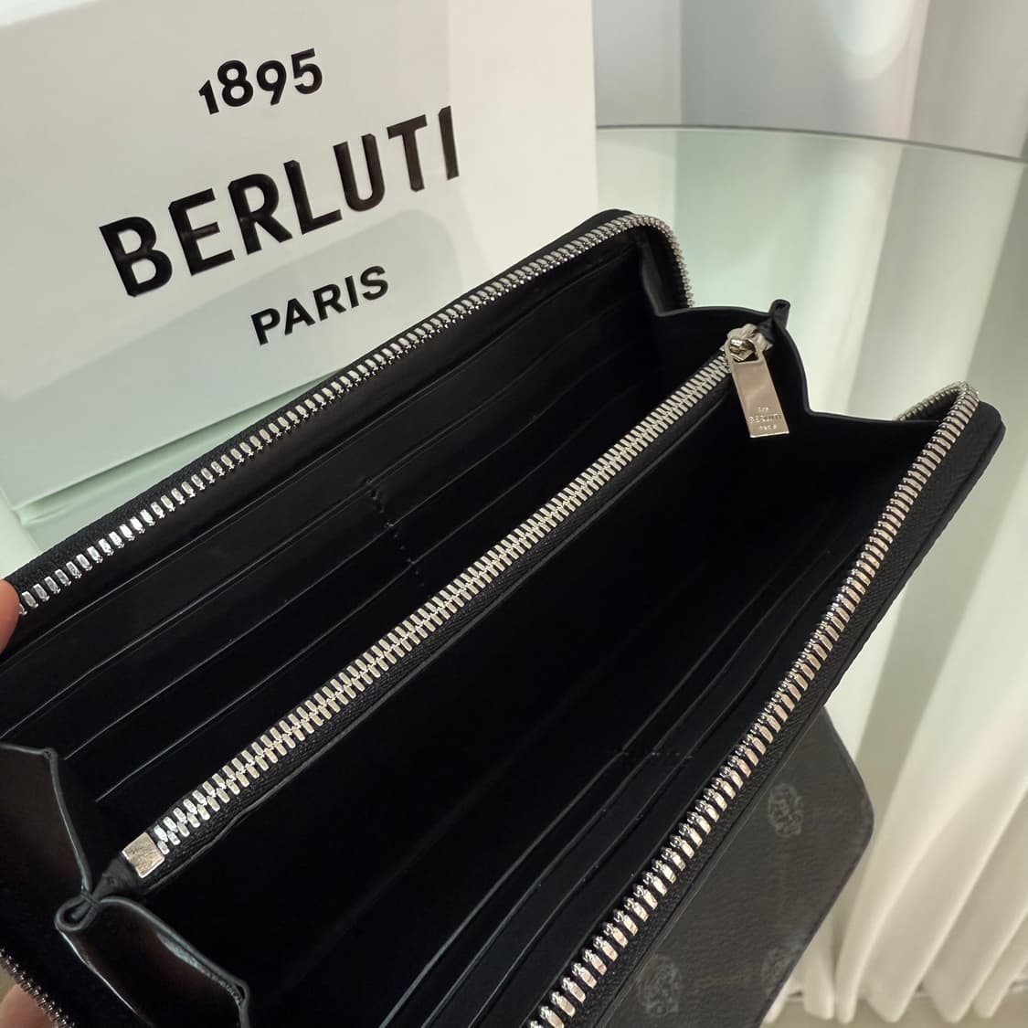 [정품] 벨루티 시그니처 캔버스 앤 레더 지퍼 장지갑 상품이미지5