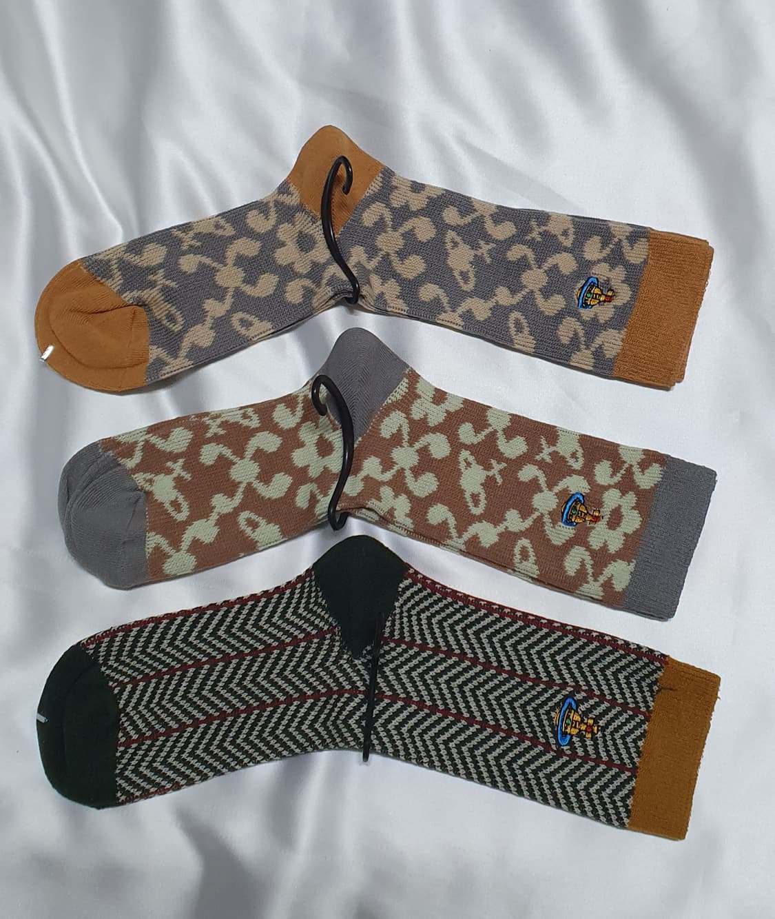 코랄베이지 그레이 브라운 물결 멀티 패턴 꽃 행성 비비안웨스트우드 양말  상품이미지3