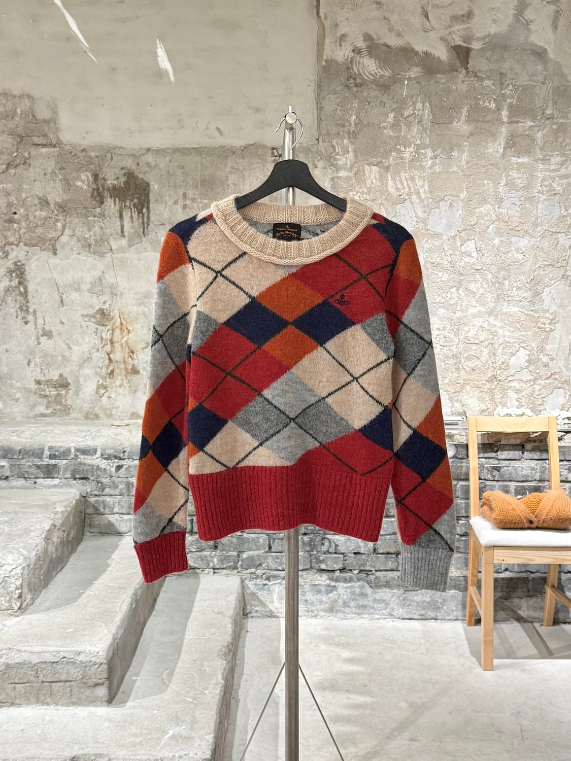 비비안 웨스트우드 앵글로마니아 믹스 orb 로고 아가일 모헤어 니트 상품이미지1