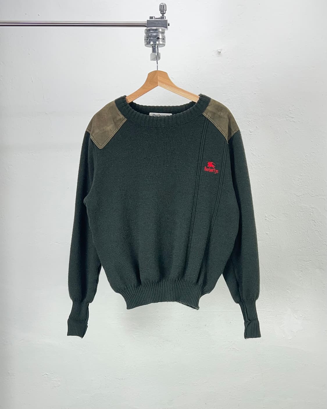 버버리 다크 올리브 코만도 퓨어 울 패치 니트 스웨터 상품이미지1