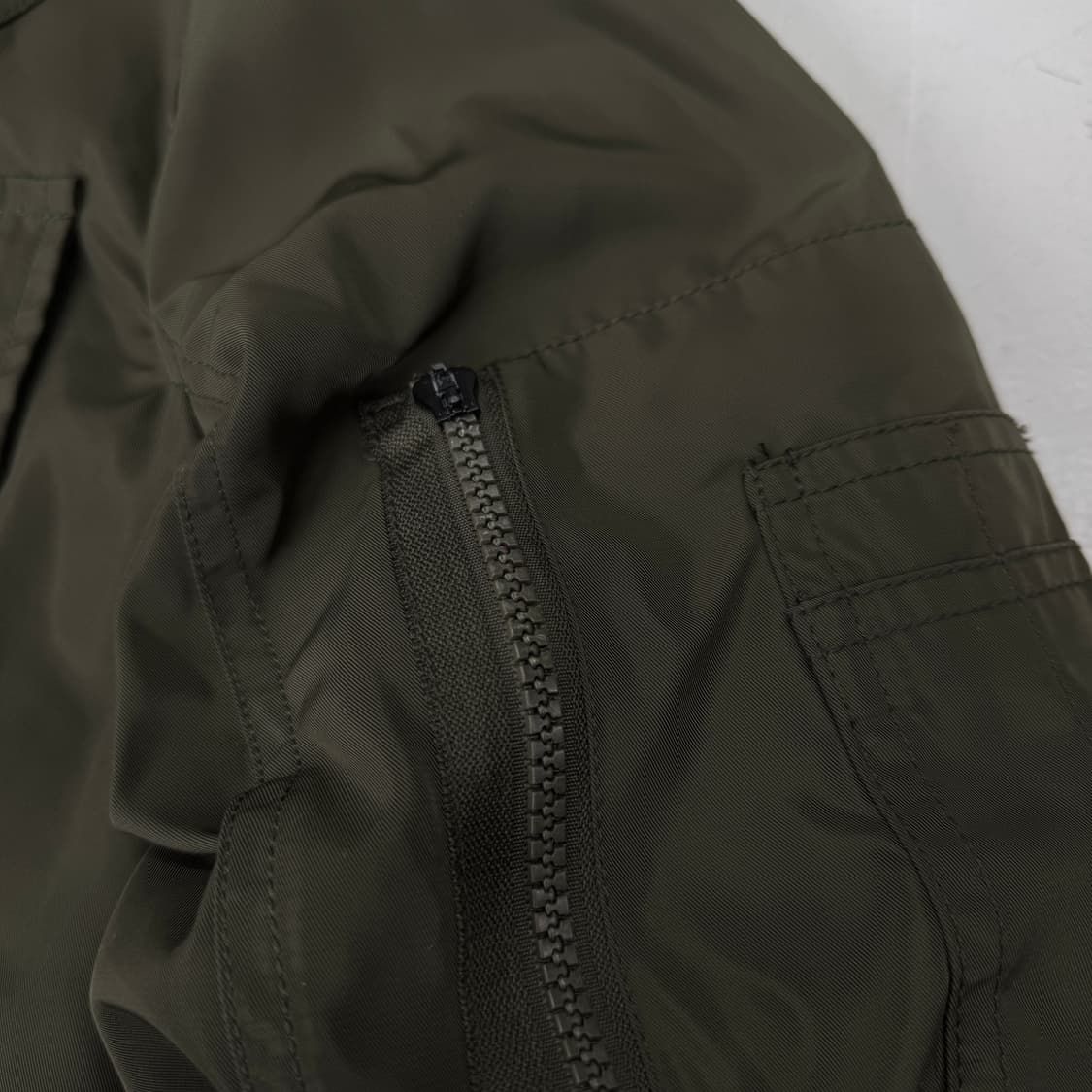 멀티포켓 테크니컬 바람막이 자켓 카키 상품이미지5