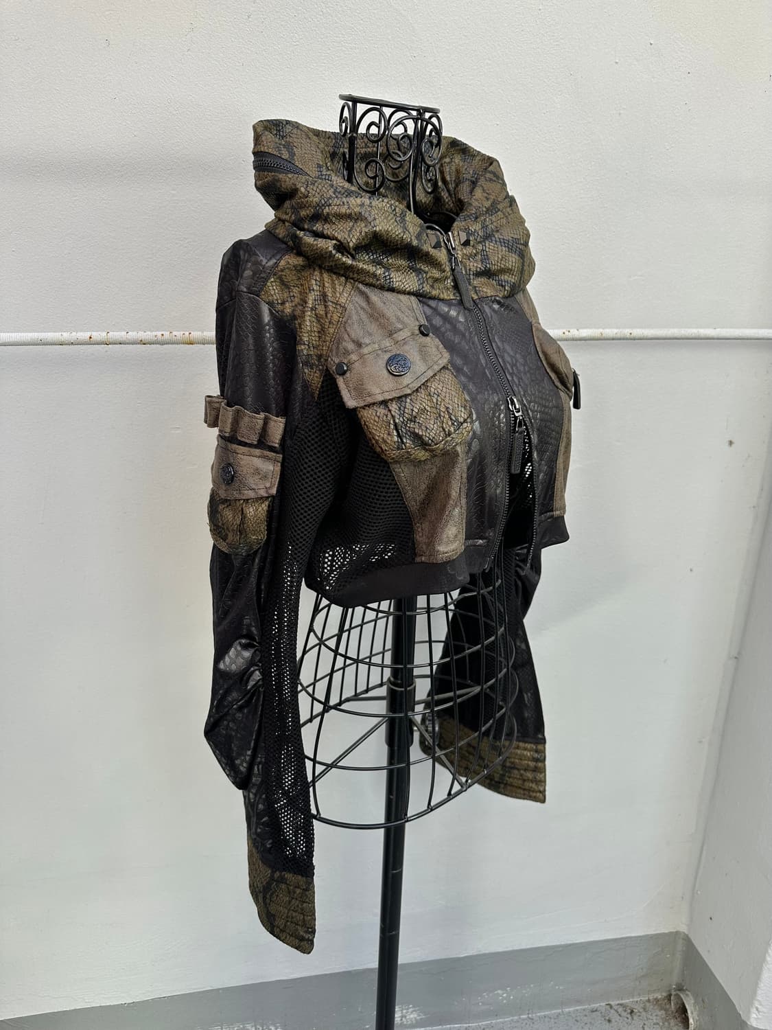 Qutie Frash 파이톤 크롭자켓 상품이미지1