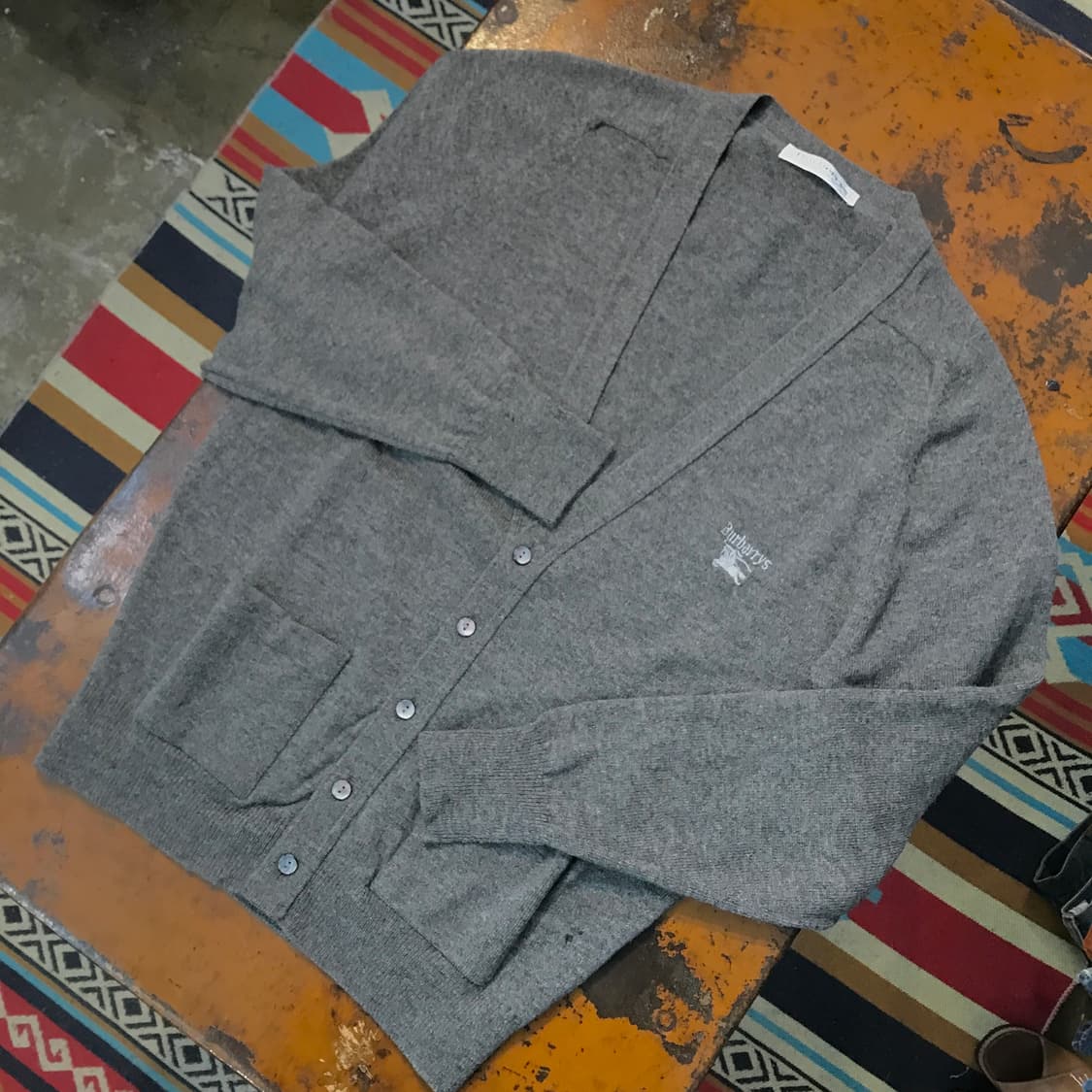 버버리 크레스트 자수 그레이 램스울 니트 가디건 남성 110 사이즈  상품이미지2